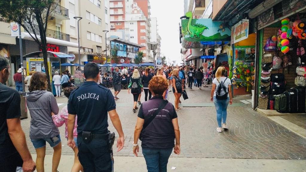 Intiman a los decks que hay en la ciudad para que regularicen su situación 1 Foto MGP Controles Municipales 01