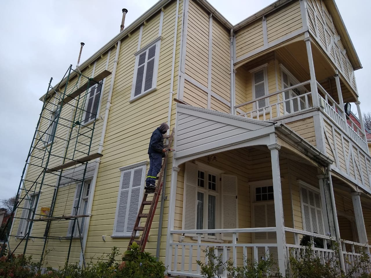 Comenzaron los trabajos de restauración y refacción en espacios culturales de la ciudad 1 Fotos MGP Cultura Puesta en valor de la fachada de Villa Victoria