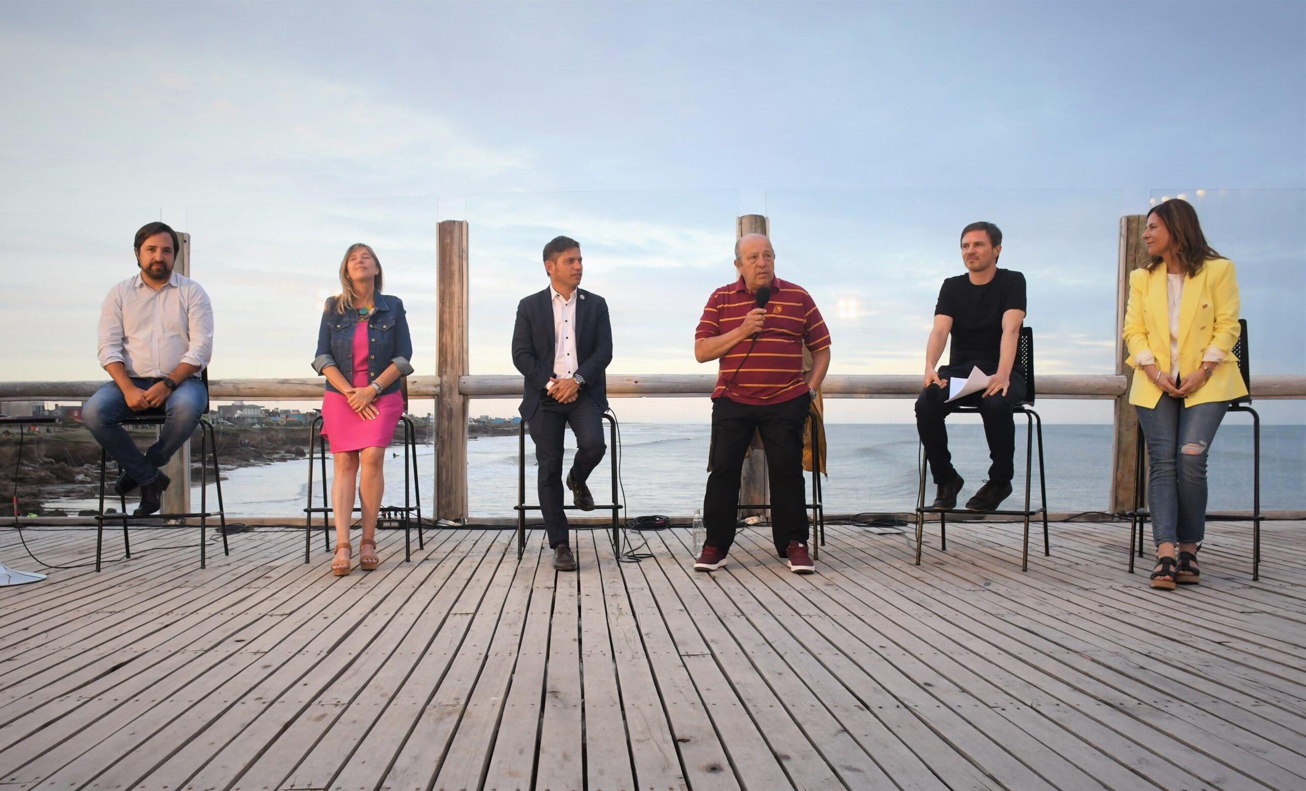 El gobernador Kicillof y el intendente Paredi brindaron una conferencia en Santa Clara del Mar scaled