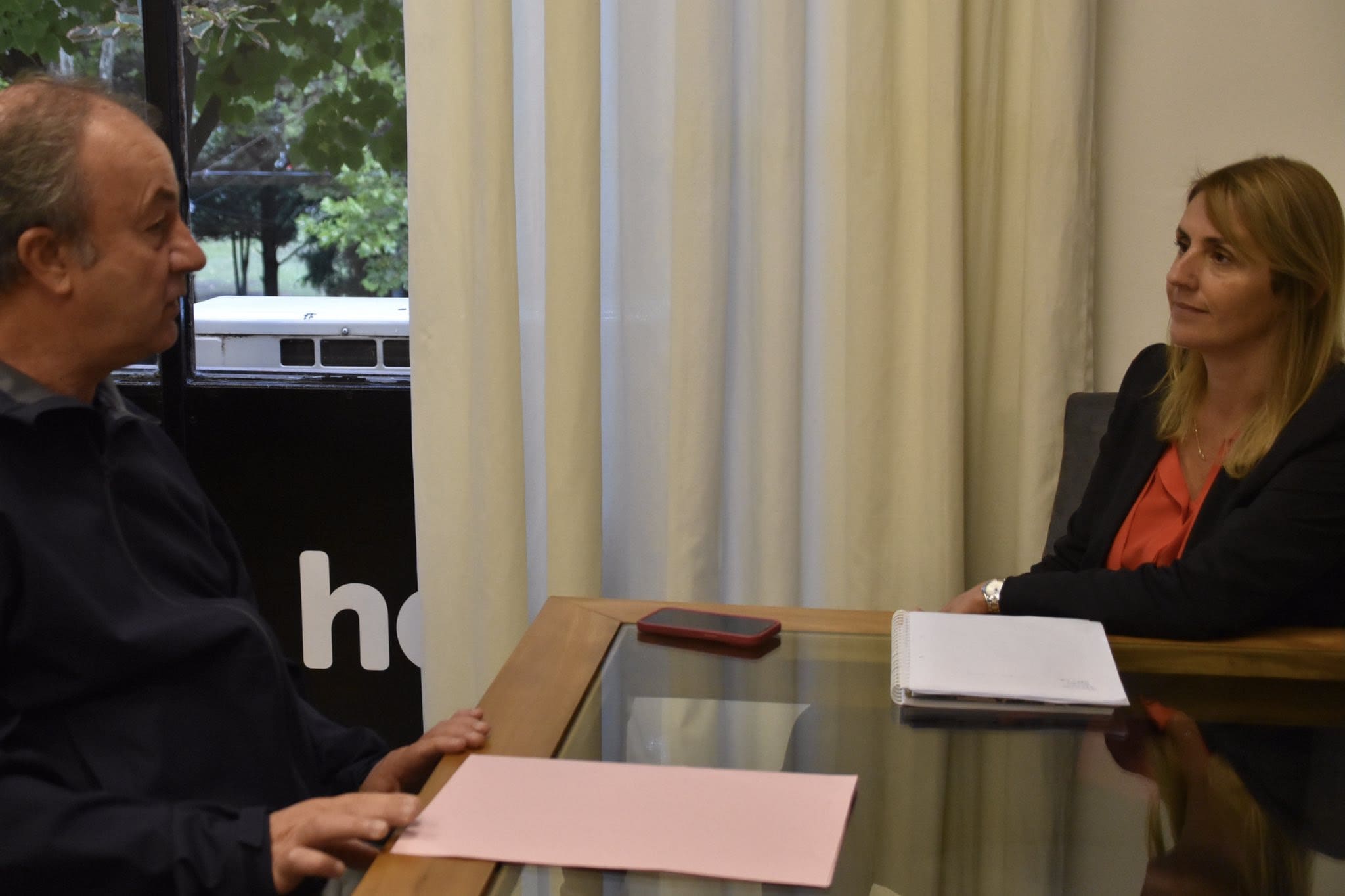 Reunión con referente de Cáritas Mar del Plata en el Concejo Deliberante 1 herrero