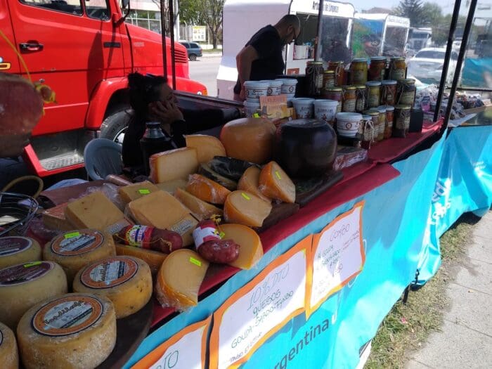 Precios accesibles: tres barrios reciben la Feria del Buen Vivir esta semana 1 feria e1660655497573