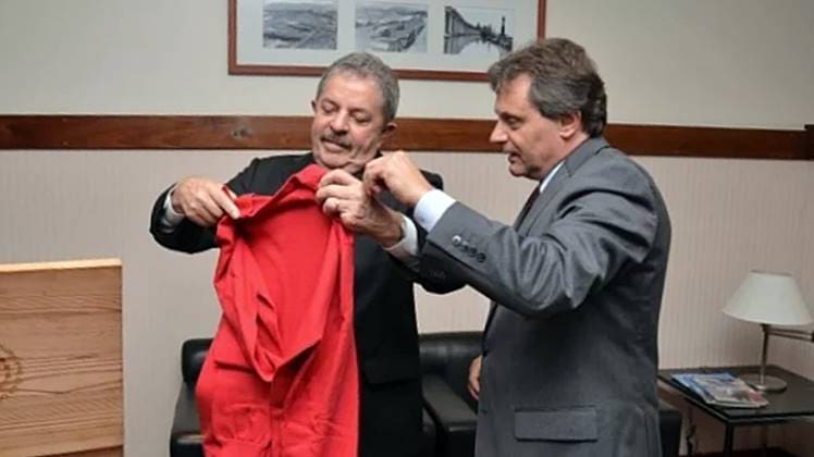 Pulóveres y elogios: El día que Lula Da Silva fue distinguido como visitante ilustre de Mar del Plata 1 lula 2