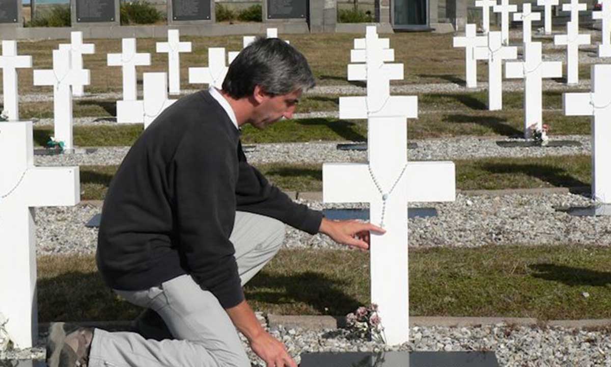 Malvinas siempre presente: Recrearán el cementerio de Darwin en Mar del Plata 2 darwin