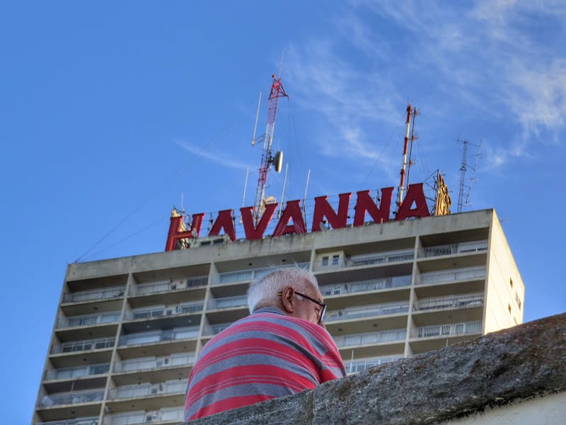 ¡Asombroso! Caída libre desde la cima del edificio Havanna de Mar del Plata