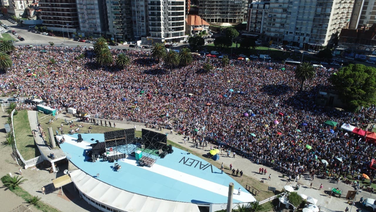 Emotivo video: 90 mil personas cantando el Himno en Mar del Plata 1 5