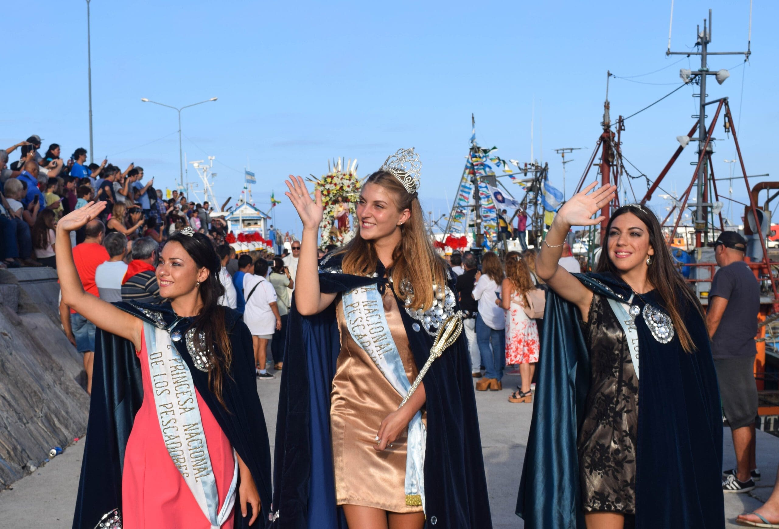 Se realizarán los 95º Festejos a San Salvador con la tradicional y emotiva procesión náutica en Mar del Plata 1 Actuales soberanas scaled