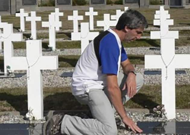 Recrearán el cementerio de Darwin de las Islas Malvinas en Mar del Plata 1 aro