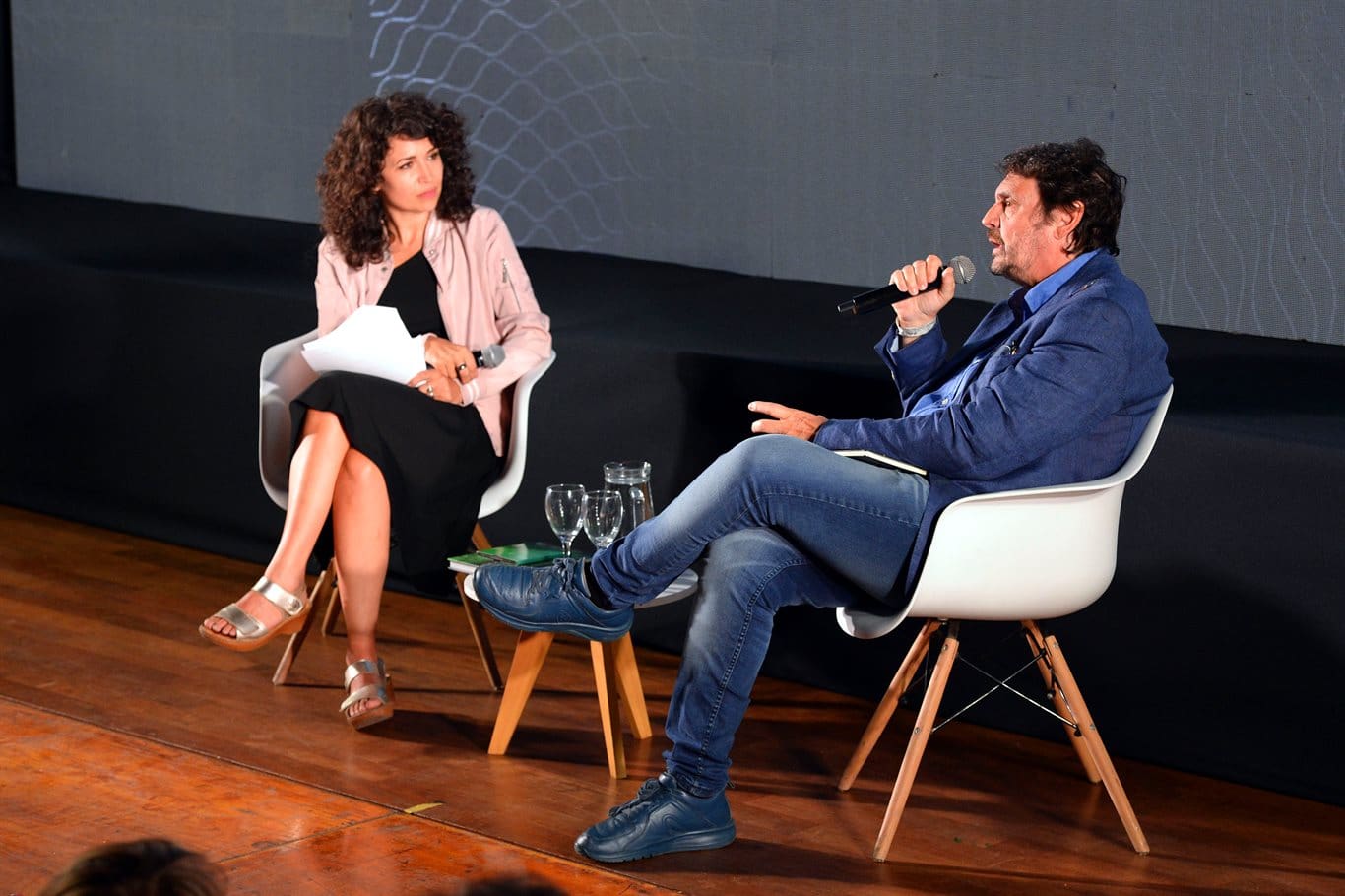 Felipe Pigna presentó en Mar del Plata un libro y un documental sobre el Bicentenario de Banco Provincia 1 felipe pigna