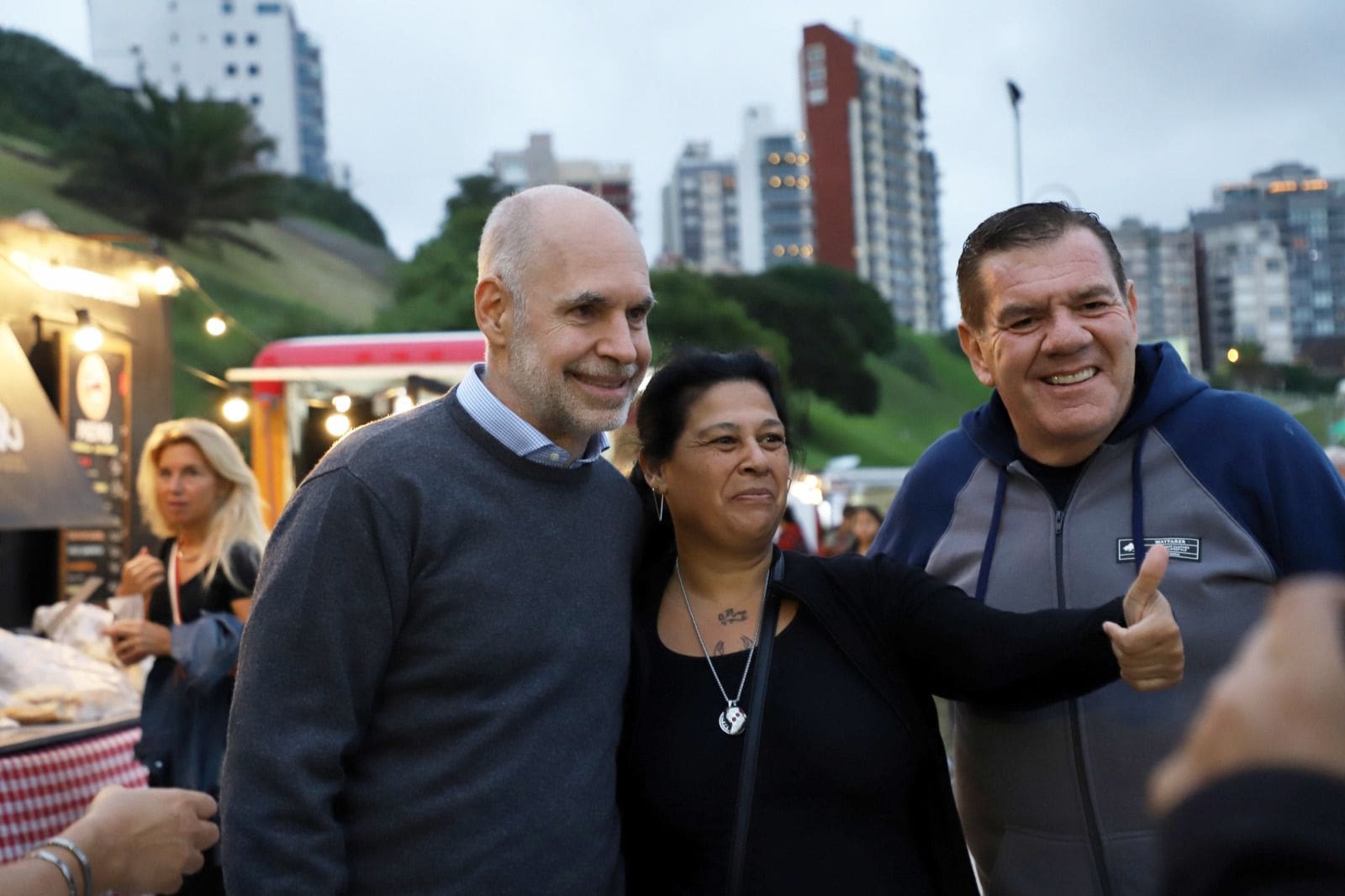 Guillermo Montenegro junto a Rodríguez Larreta y Santilli en un apasionado discurso previo al cierre de campaña