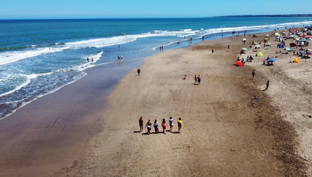 Otoño caluroso en Mar del Plata: un día ideal para disfrutar de la playa 2 playa