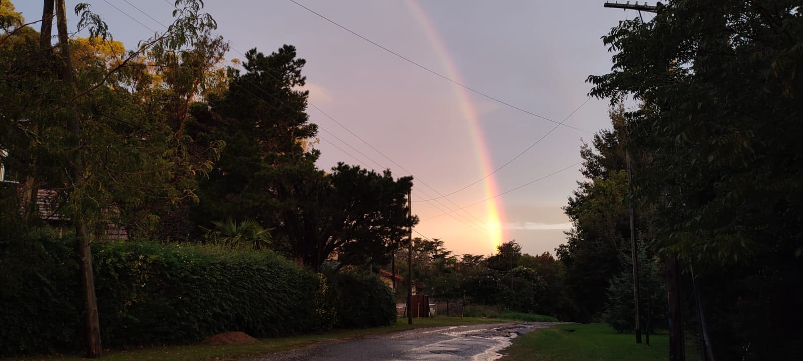 Hermoso arcoíris en Sierra de los Padres: un regalo de las lluvias de otoño