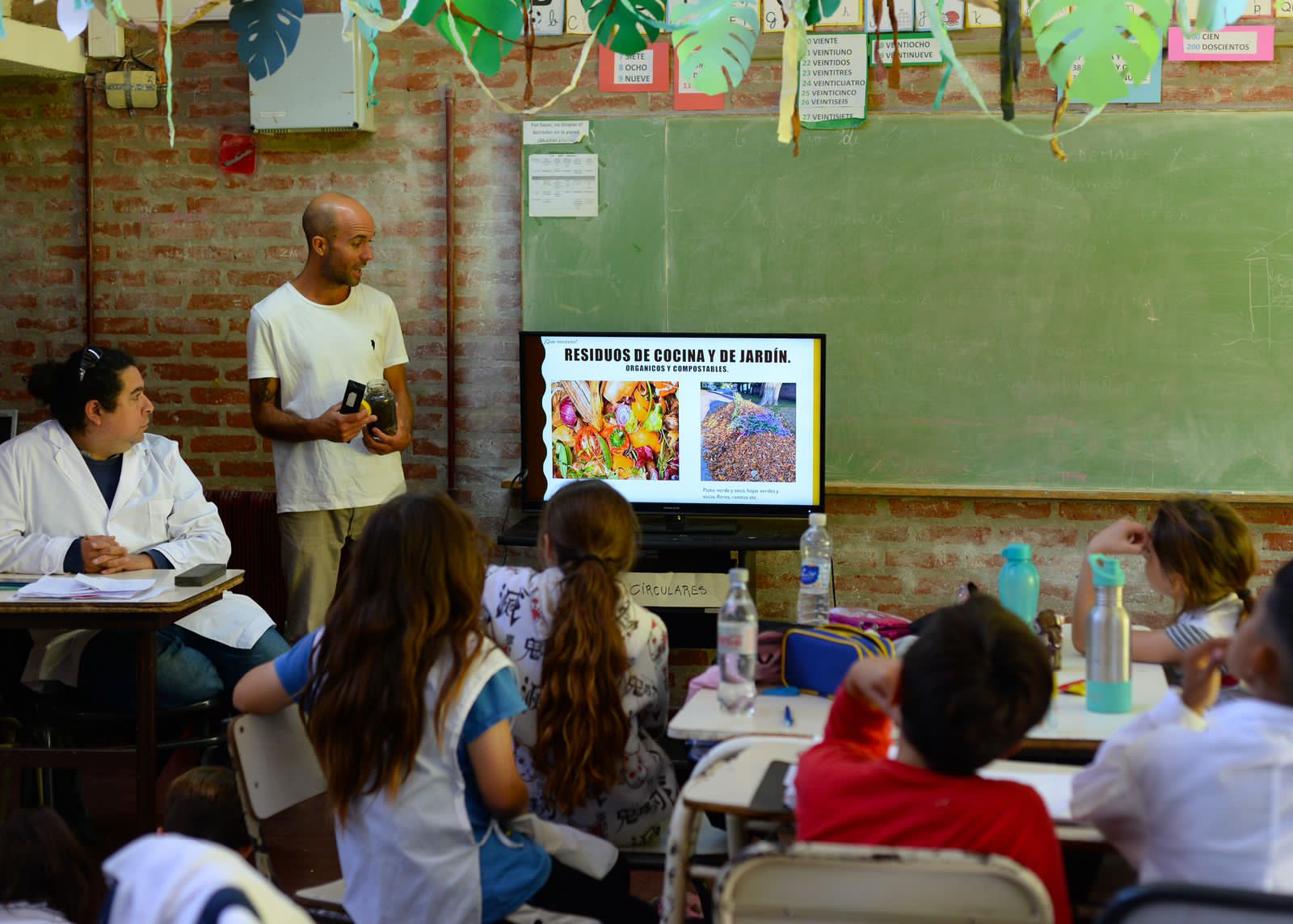 Comenzó Compostour, el programa educativo de compostaje en escuelas municipales 1 WhatsApp Image 2023 05 04 at 16.53.47