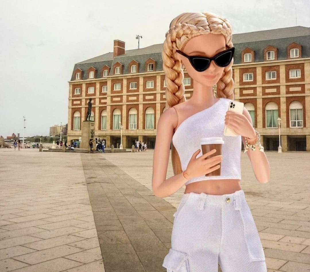 La peculiar promoción de Mar del Plata con Barbie