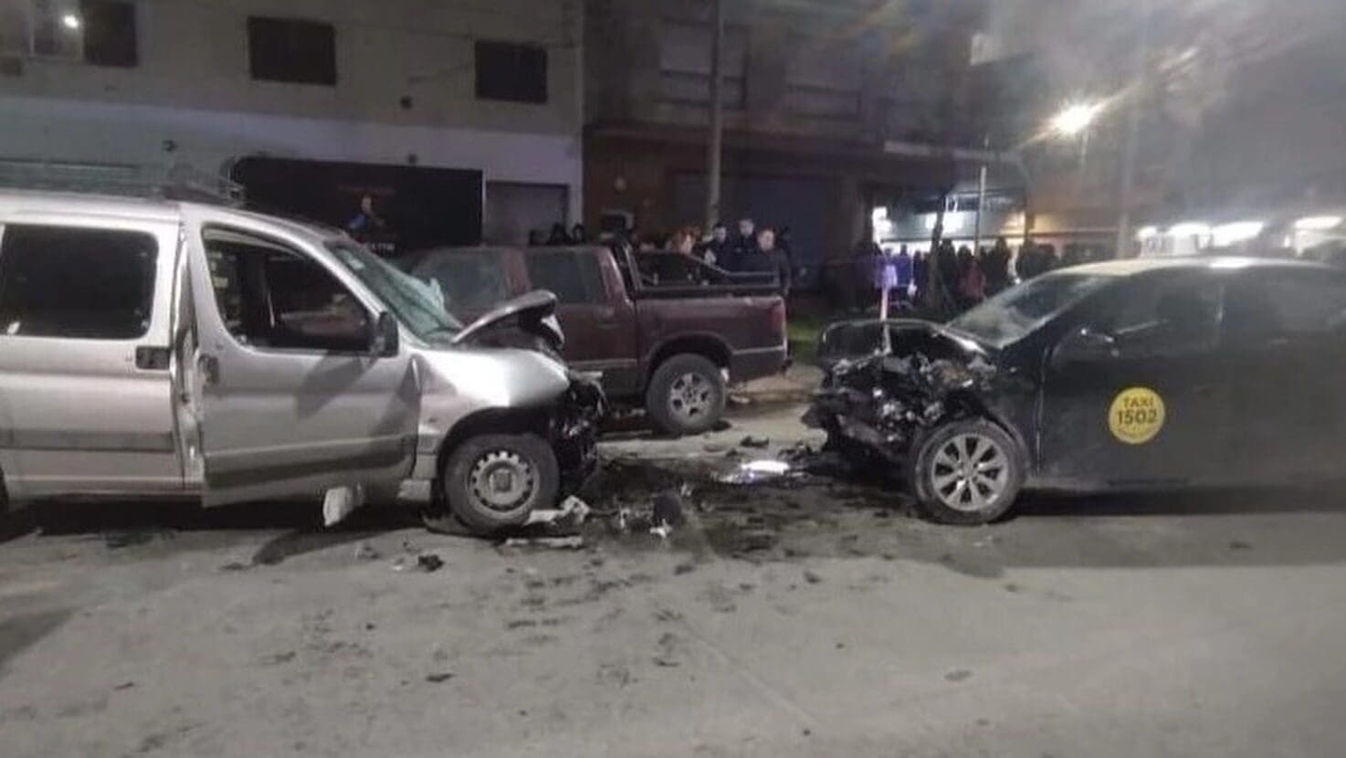 Terrible accidente en Mar del Plata deja un muerto y varios heridos, entre ellos menores de edad 1 cho