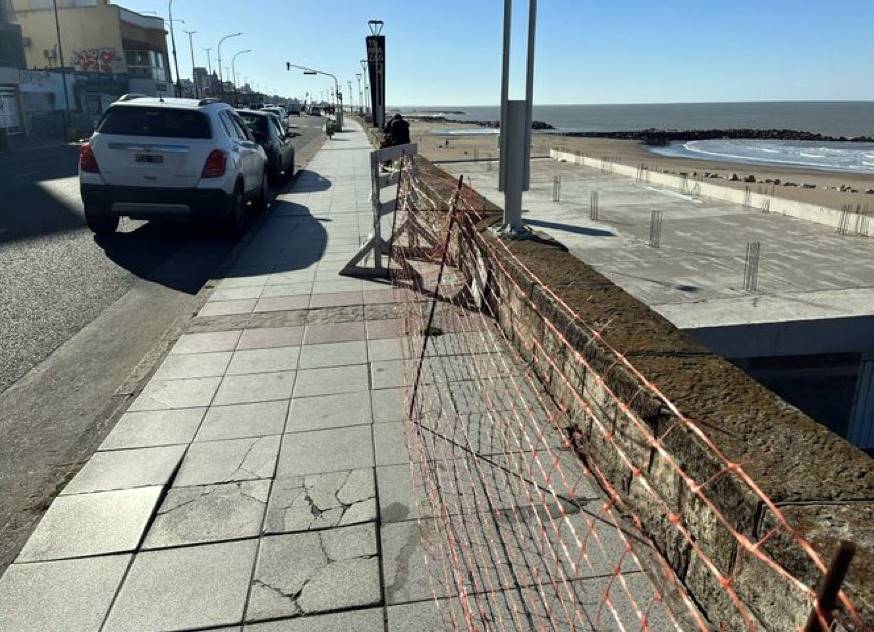 Se desmoronó un sector del paseo costero norte de Mar del Plata