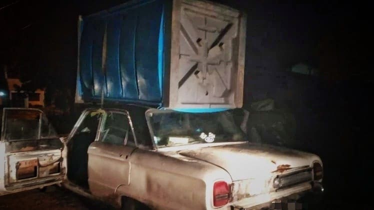 ¡Un robo inodoro! Delincuentes intentan llevarse un baño químico en un Falcon y son descubiertos 1 IMG 20230829 WA0005