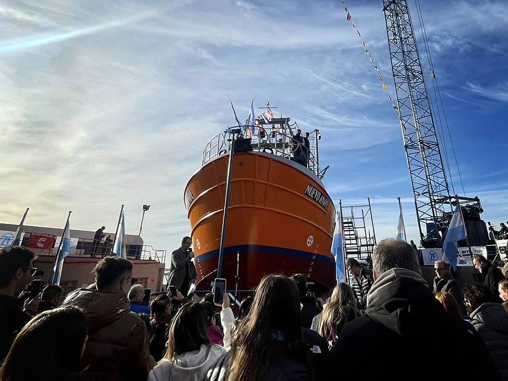 Con emotivo homenaje a Federico Contessi, se lanzó al mar el nuevo buque pesquero 'Nuevo Anave' en el puerto de Mar del Plata 1 contessi