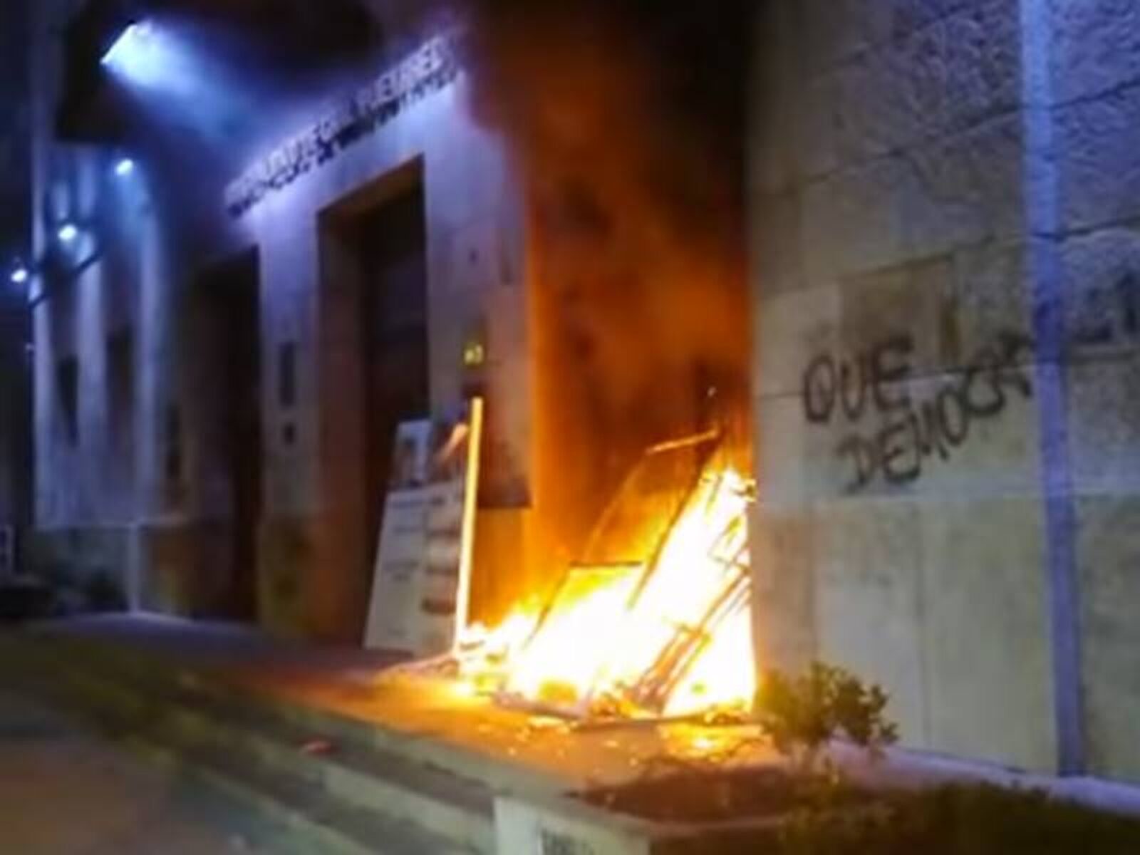 Violento intento de incendio en la Municipalidad de Mar del Plata despierta preocupación en la comunidad