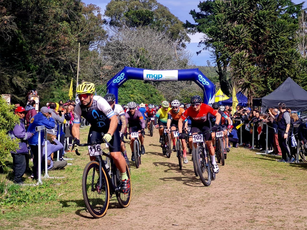 Ciclismo: La Vuelta Siete Lomas La Revancha deja a todos sin aliento en Sierra de los Padres 1 WhatsApp Image 2023 09 10 at 21.29.16