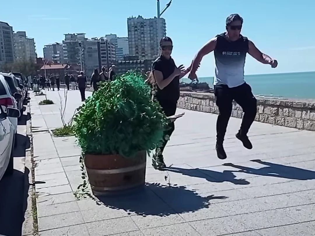 El Hombre Arbusto ataca de nuevo en Mar del Plata