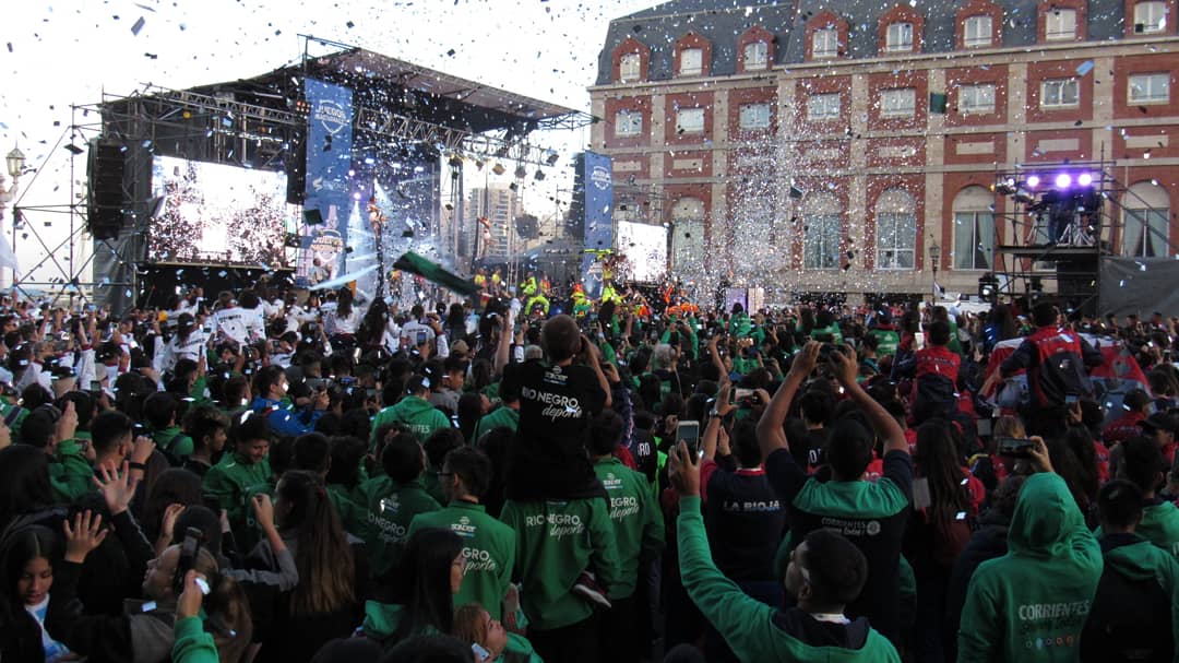 Con un espectacular show de La T y La M Mar del Plata se prepara para recibir a 25 mil competidores de los Juegos Evita 4 evita