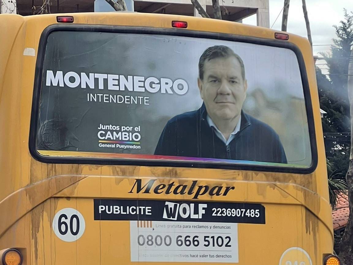 El Intendente de Mar del Plata encuentra la solución para llegar a todos los barrios: ¡Publicidad en los colectivos!