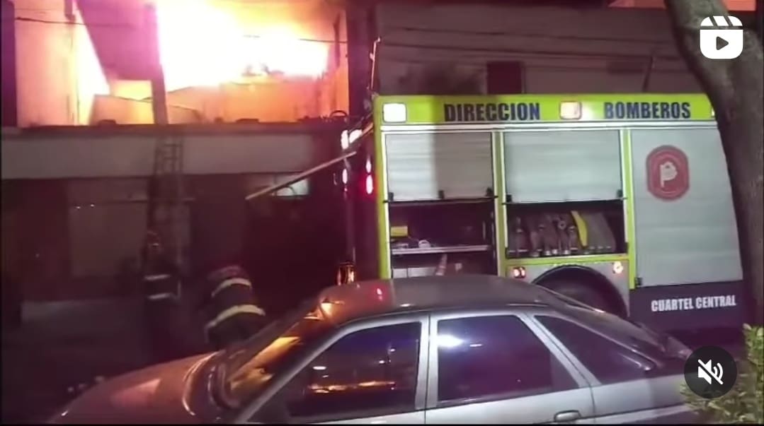 Incendio en un PH de La Perla movilizó a cuatro dotaciones de bomberos 1 Screenshot 2023 10 14 08 34 50 941 com.instagram.android 01