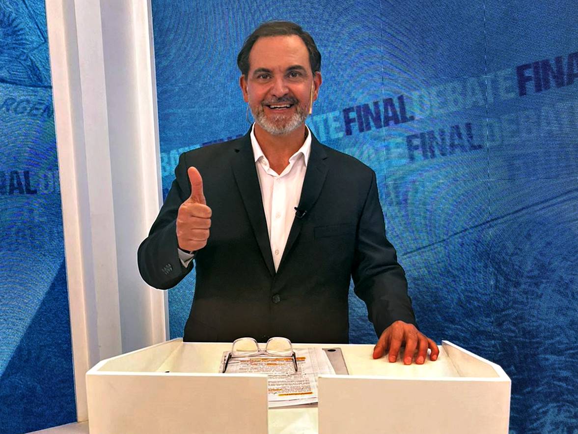 Rolando Demaio y el voto a la lista de Milei: "Queremos un país y una Mar del Plata distinta" 1 demaio