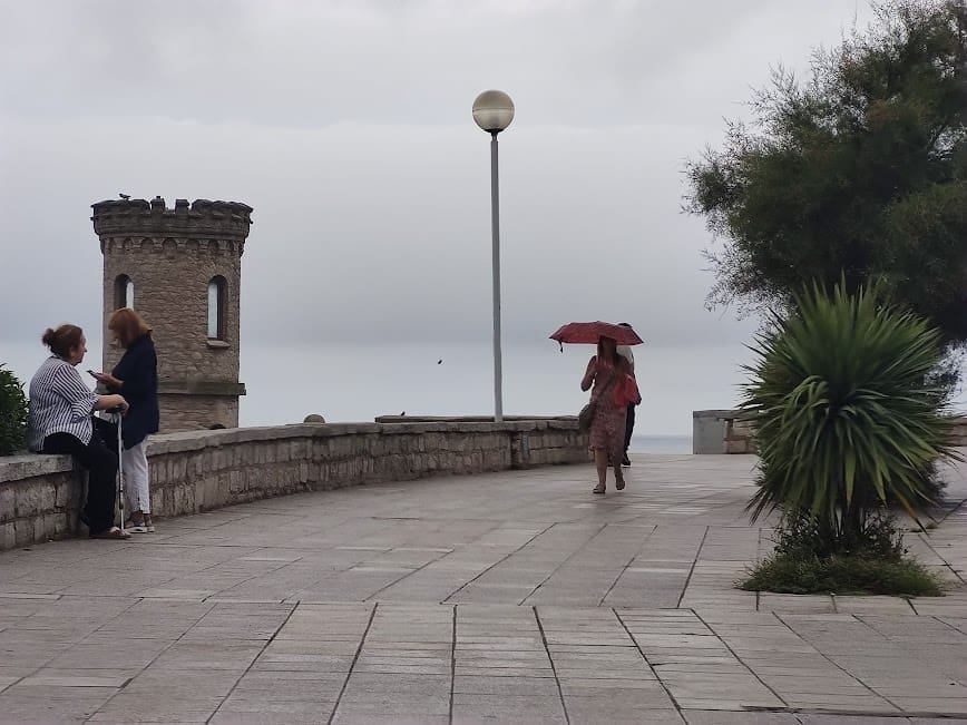 Alerta por tormentas para el lunes en Mar del Plata 1 paragua