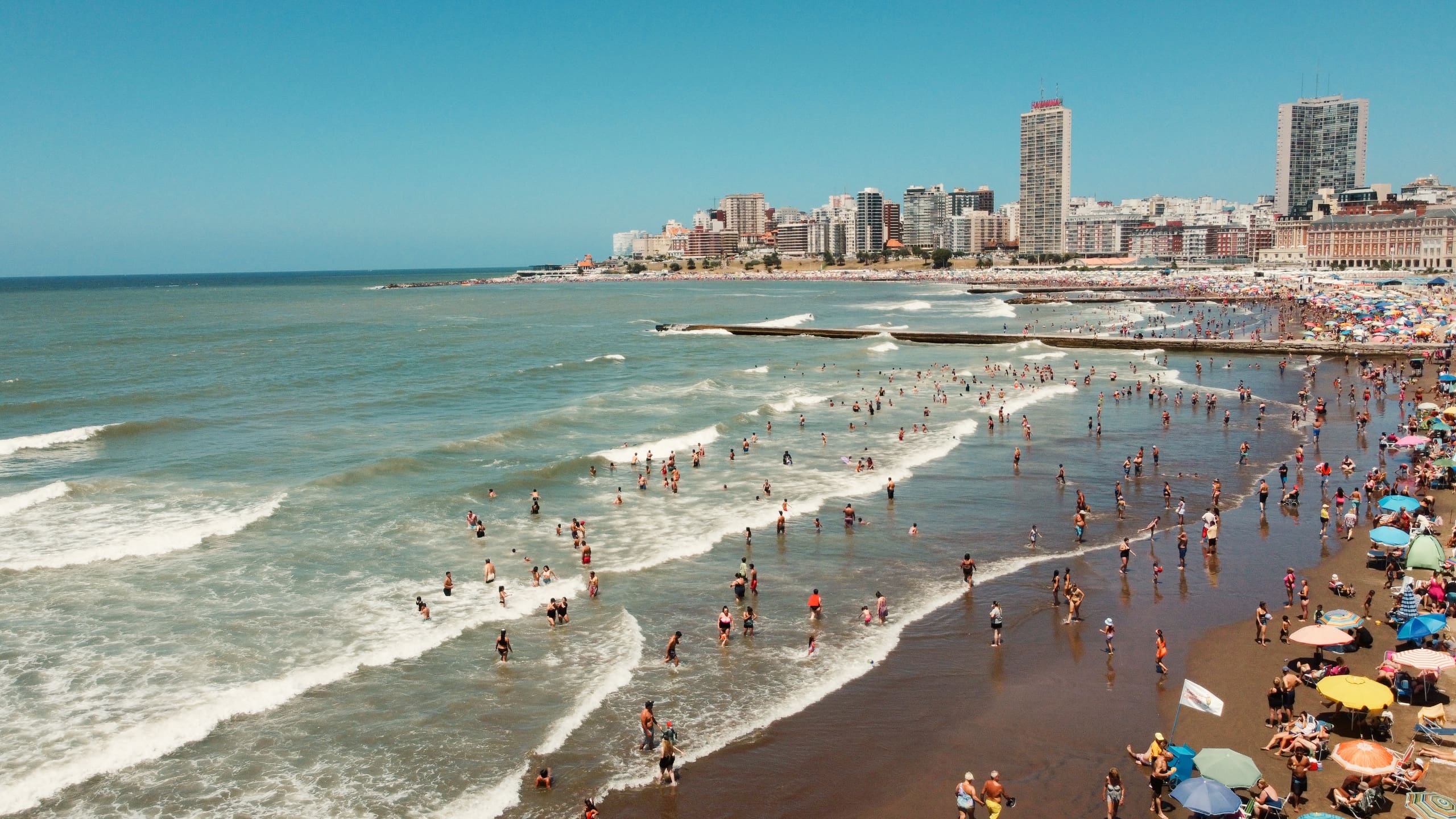 Las playas de Mar del Plata pierden un metro por año