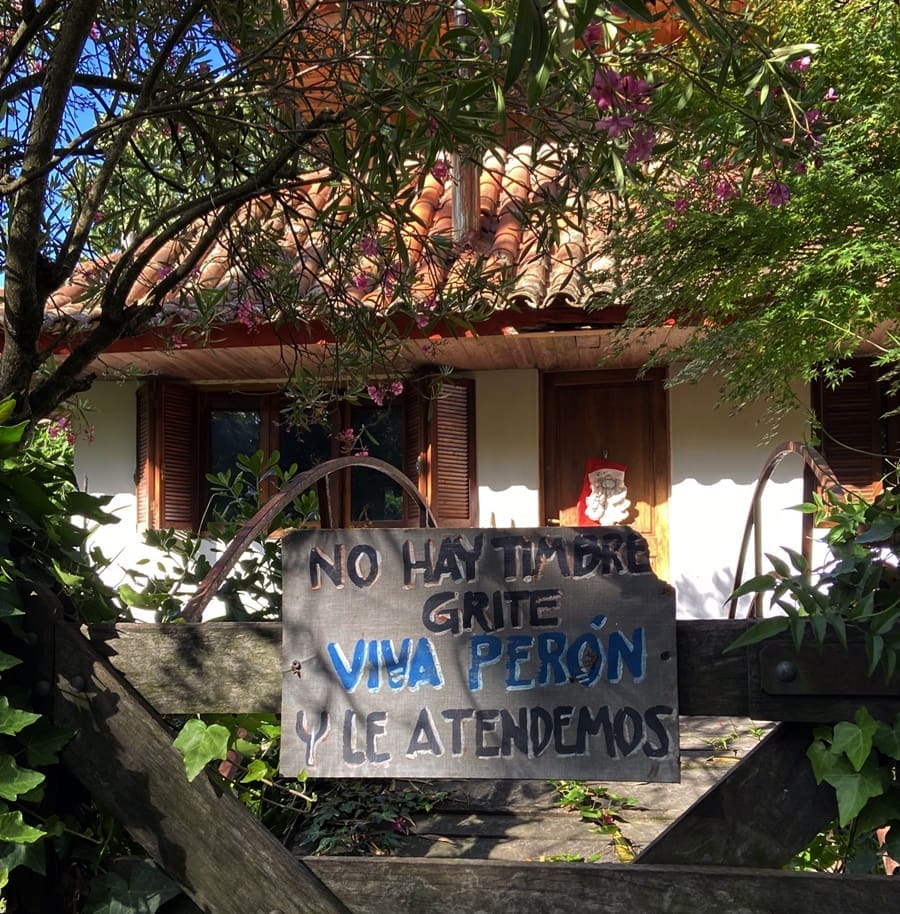 Un vecino de Mar del Plata revive la época de las "Palmas y gritos" en el barrio Peralta Ramos 1 viva peron