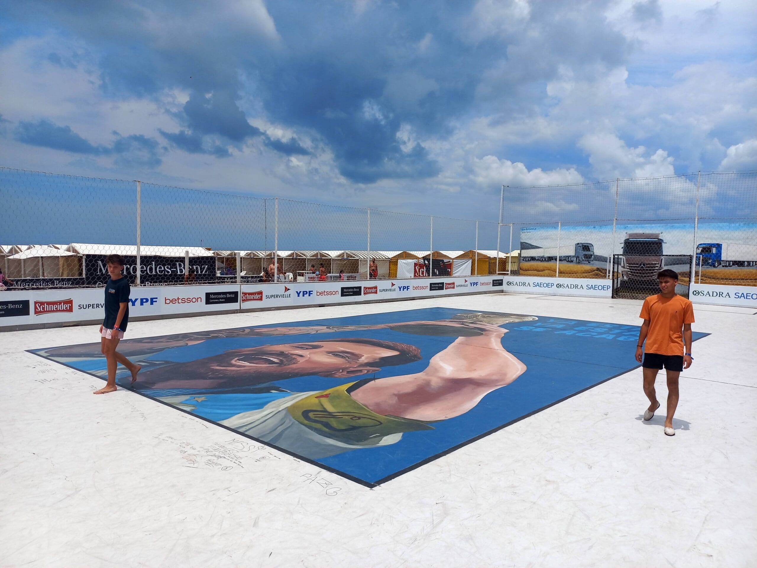 Homenaje a Lionel Messi en Mar del Plata con un mural gigante en Punta Mogotes
