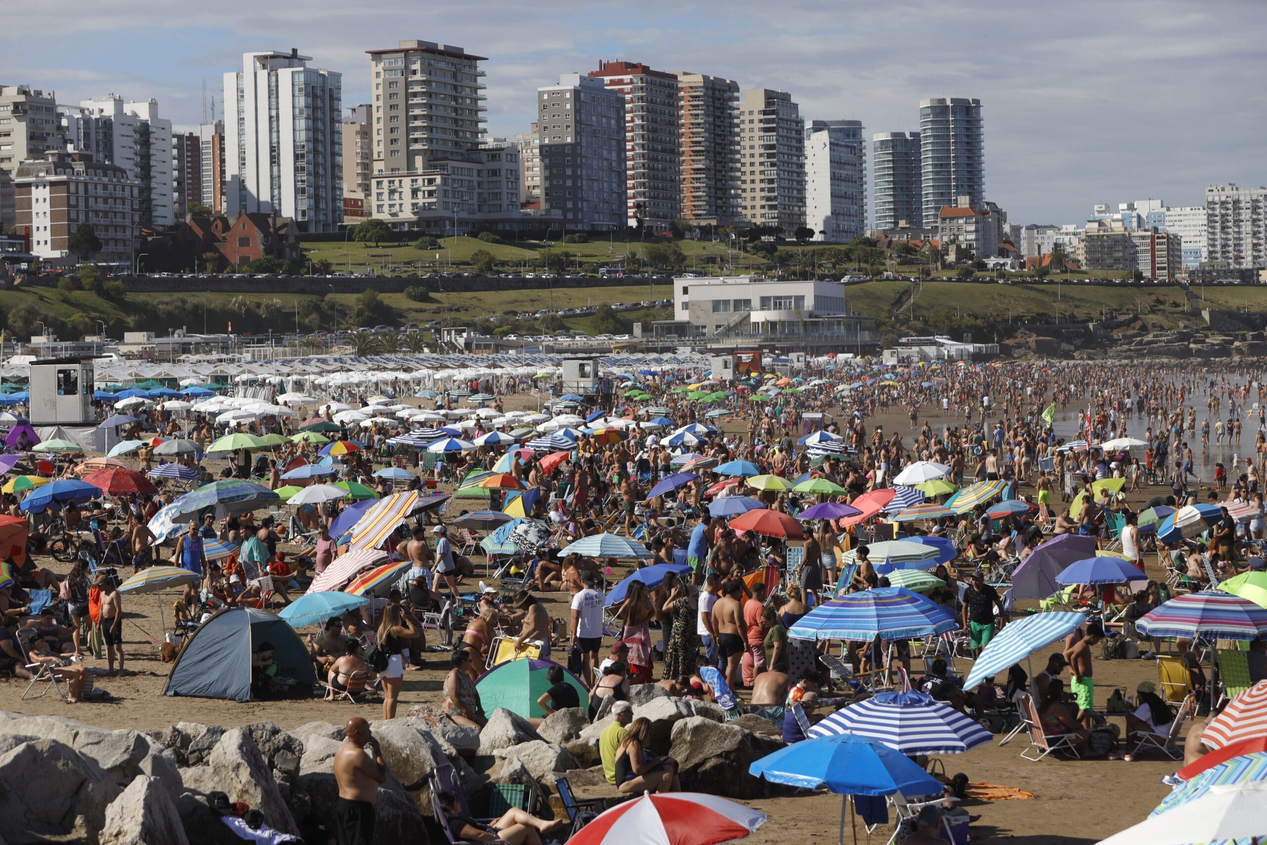 Fin de semana en Mar del Plata: Clima perfecto para disfrutar del verano 1 DQR2936 scaled