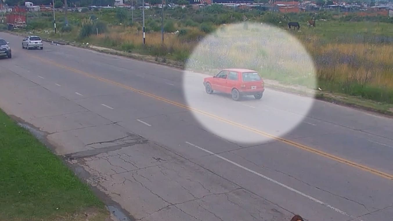 Capturados en acción en MDQ: Detenidos dos criminales tras seguimiento en vivo 1 Fotos MGP Detienen a dos personas luego de un seguimiento a traves de las camaras del COM 1
