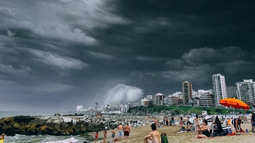 ¡Alerta Meteorológica! Fuertes lluvias, viento y granizo se esperan en Mar del Plata este fin de semana 1 alerta