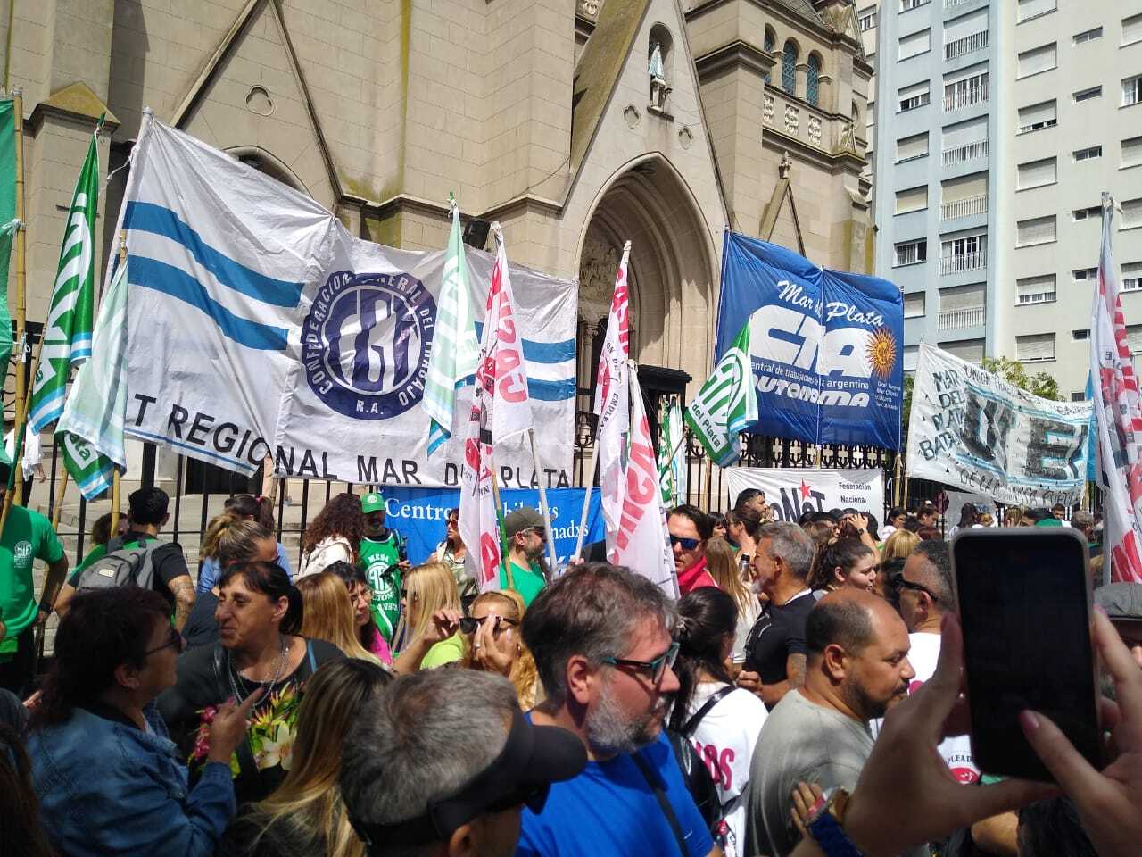 La CGT Mar del Plata se moviliza contra el Gobierno: 'No más ajuste, no más represión 1 cgt