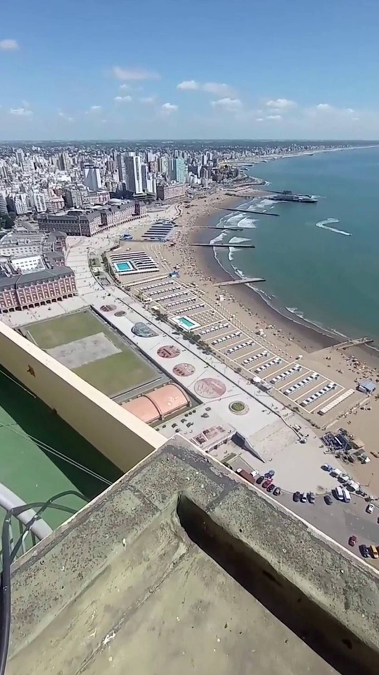 ¡Desde lo alto! Descubrí la historia y la majestuosidad del emblemático Edificio Havanna en Mar del Plata 1 terraza