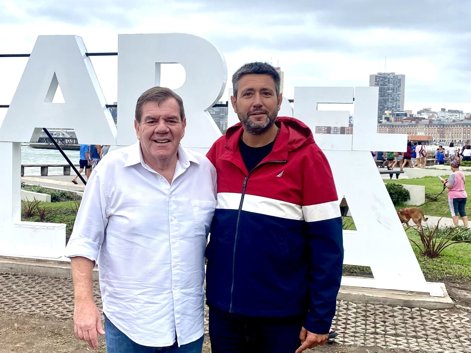 ¡Histórica inauguración de un cartel en Mar del Plata! 1 GGJZwLEW0AA2 Q9 01