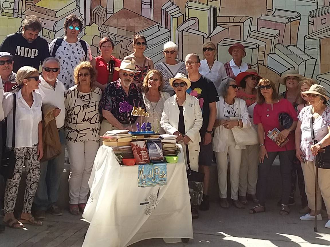 Llega la 12ma Edición de “La Torta de Libros” festejando el 150º Aniversario de Mar del Plata 1 torta