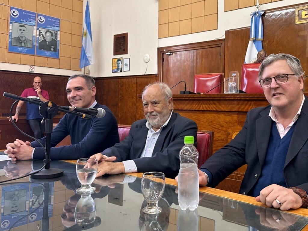 Emotiva ceremonia en honor al Profesor Néstor Lofrano por su legado en la educación de nuestra ciudad 1 IMG 20240607 WA0053