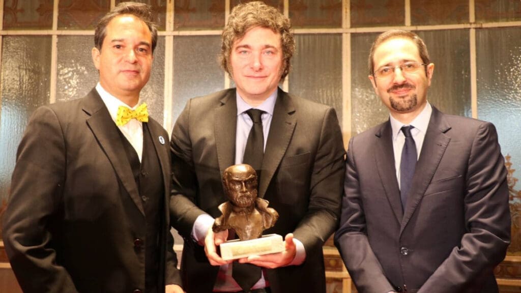 Milei defendió su gestión económica y proyecta un futuro próspero para Argentina en discurso en Madrid 1 milei