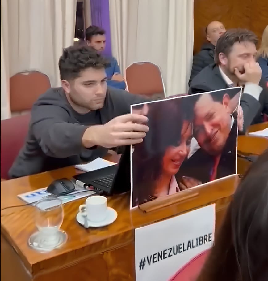 El concejal Bussetti protagoniza escándalo durante debate por las elecciones en Venezuela 1 Captura de pantalla 2024 08 09 082659 1