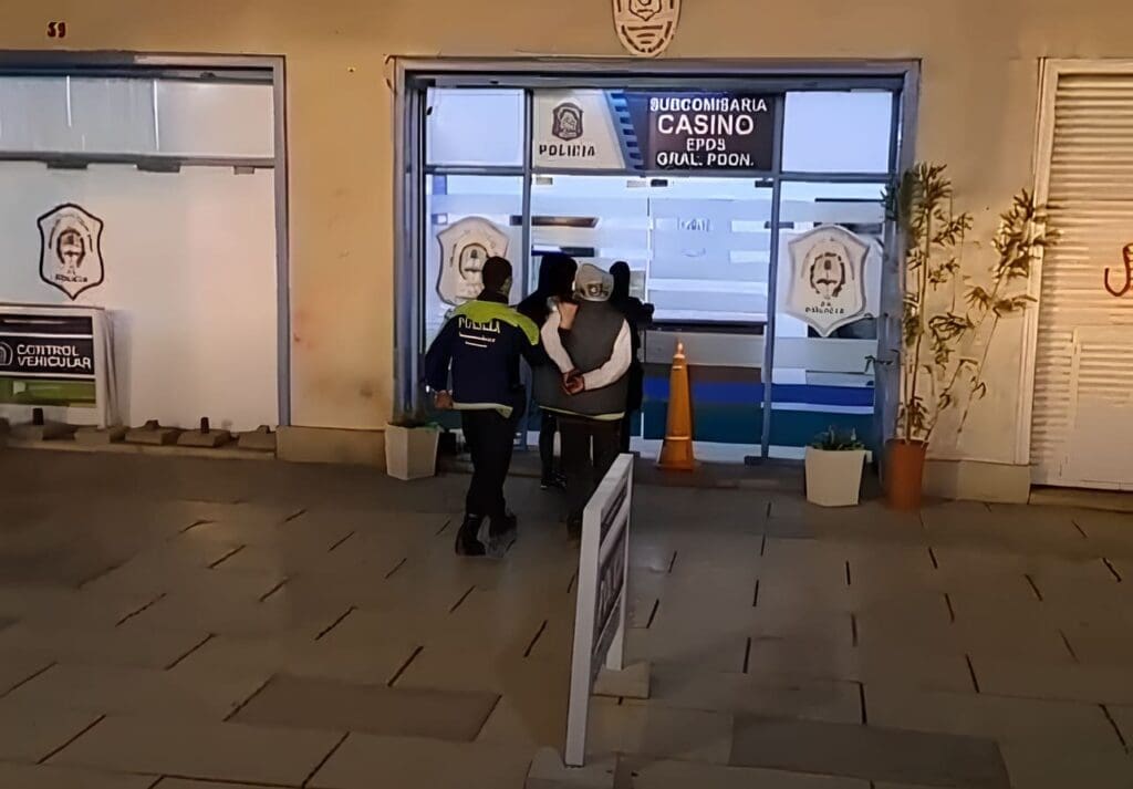 Borrachos y armandos: dos hermanos generaron disturbios en Las Toscas 1 detenidos 1
