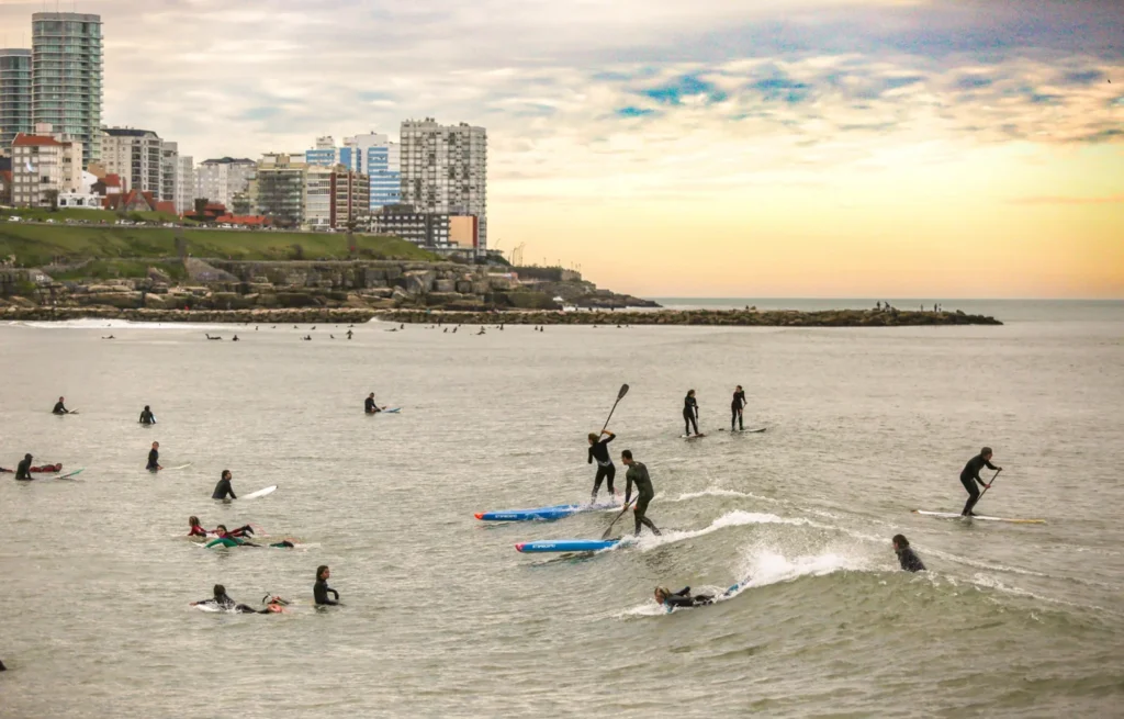 Mar del Plata impulsa el desarrollo juvenil a través del SUP 1 WhatsApp Image 2024 10 26 at 10
