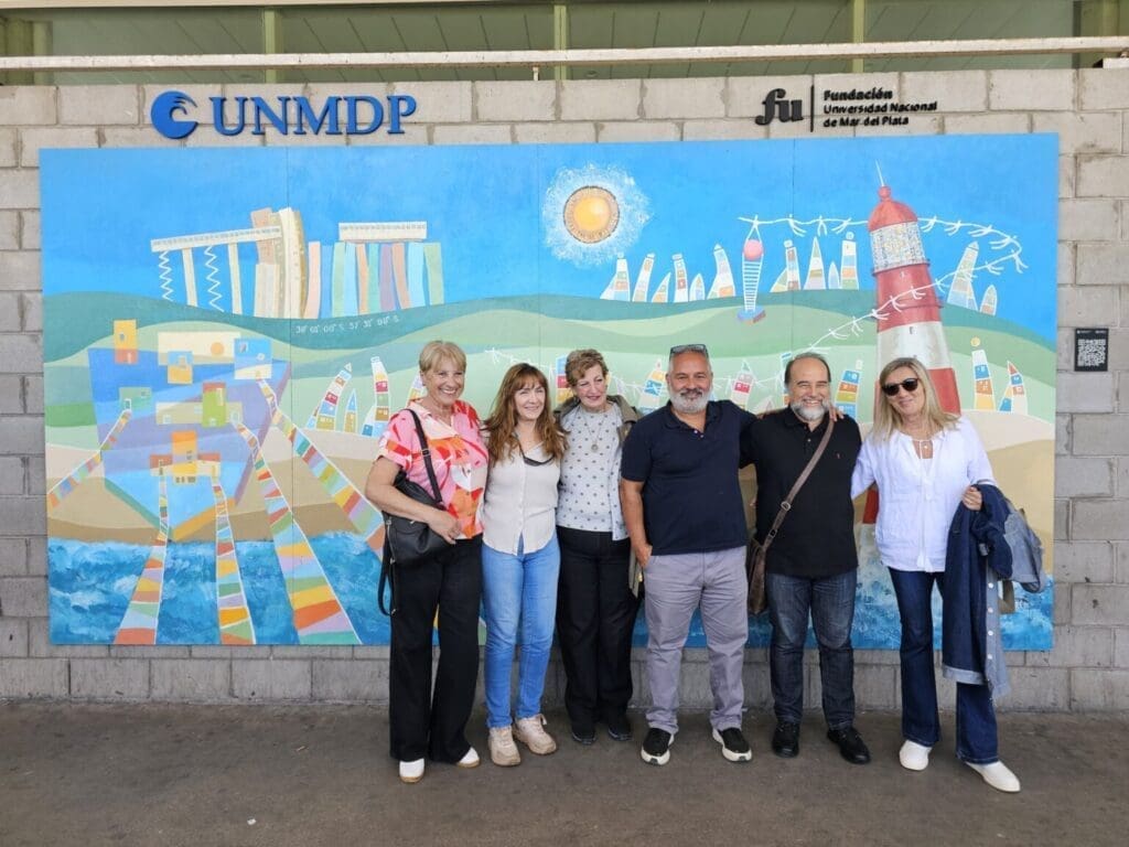 La UNMDP inauguró tres murales en homenaje a los 150 años de Mar del Plata en la Terminal Ferroautomotora 1 mural