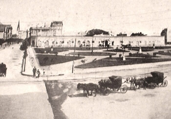 5569 Plaza Mesquita y Grand Hotel. Actualmente Buenos Aires entre San Martin y Luro. Lucio Strap