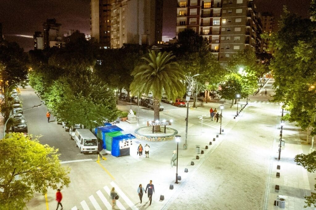 FERIA DE ARTESANOS EN MAR DEL PLATA: "Ya no es más un conjunto de cuchetas para que torren los fisuras", afirmó Montenegro 2 Ggik hlXIAAQOI8