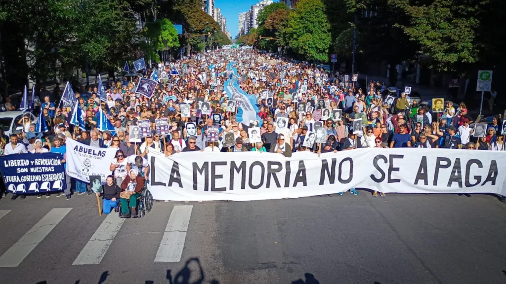 Gran convocatoria en la marcha por el Día de la Memoria en Mar del Plata 1 converted image 6 2