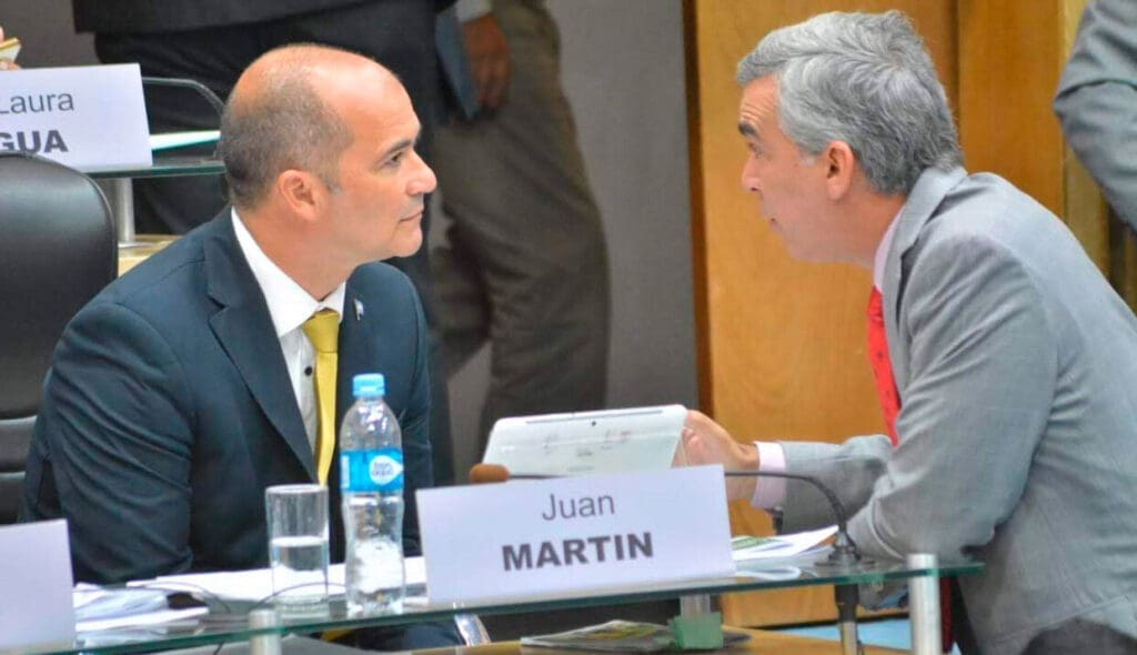 Innovadora estrategia de un legislador rionegrino deja en evidencia la inacción del poder político 1 martin lopez 1242x715 1