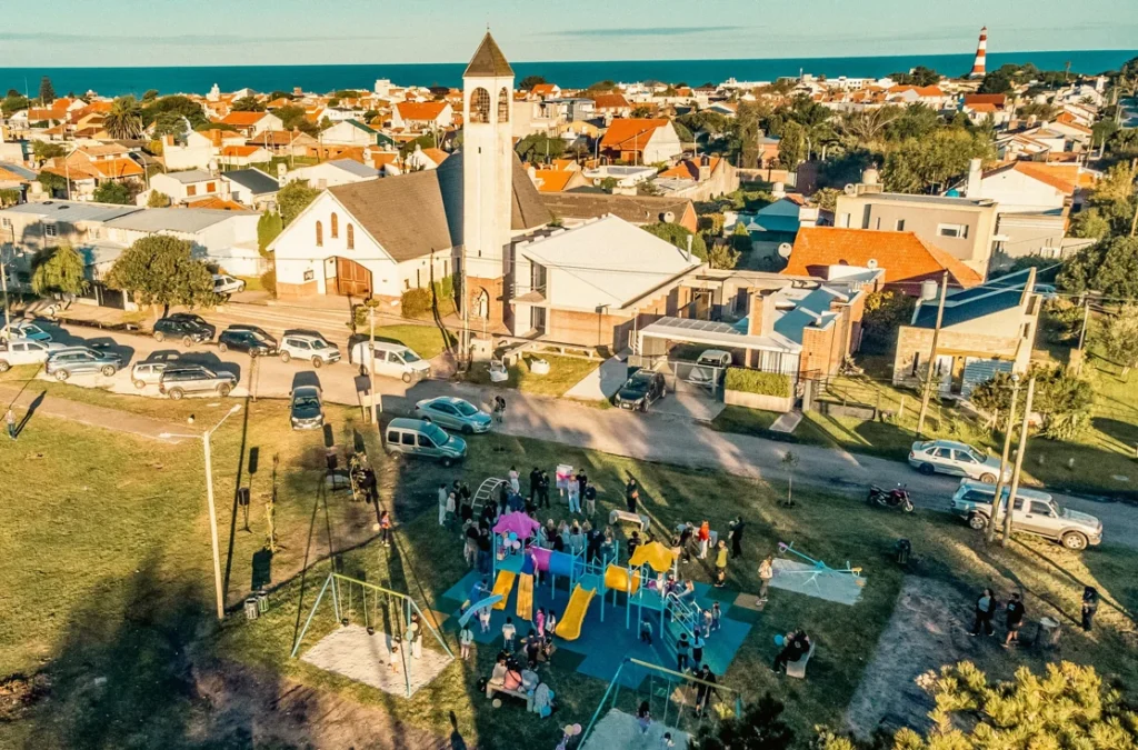 El Municipio y la Fundación Manuela Allasia renovaron la Plaza Alemania en Faro Norte 1 plaza
